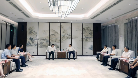 江西省萍乡市委副书记、市长熊运浪与林杨林一行举行工作会谈